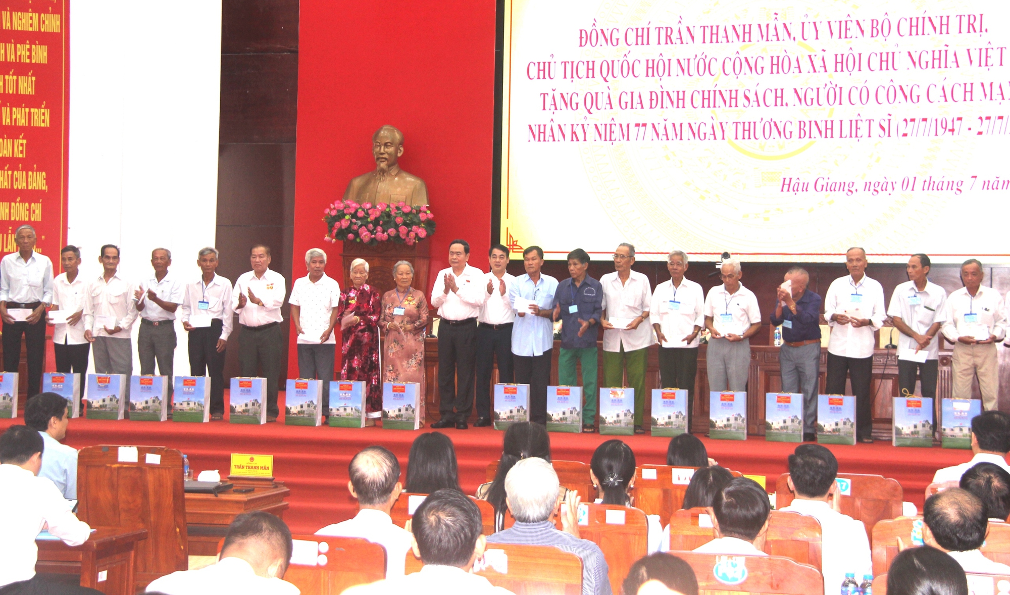 Chủ tịch Quốc hội Trần Thanh Mẫn: "Tăng lương nhưng phải kiểm soát không tăng giá"- Ảnh 2.
