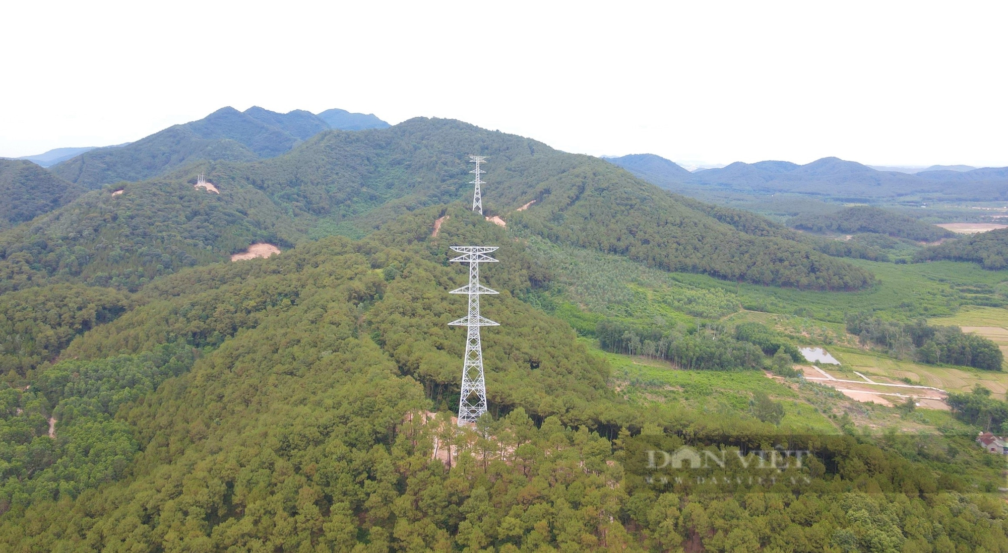 Những "người hùng thầm lặng" trên đại công trường đường dây 500kV- Ảnh 1.