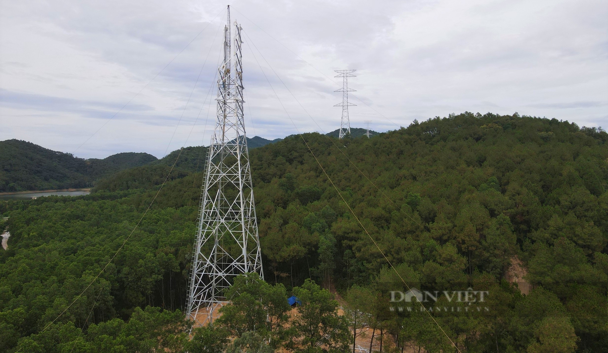 Những "người hùng thầm lặng" trên đại công trường đường dây 500kV- Ảnh 6.