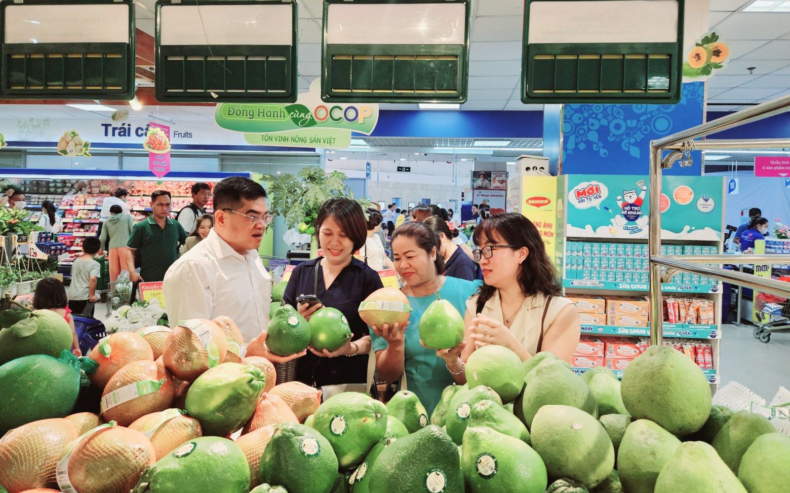 Người dân tiết kiệm chi tiêu, doanh nghiệp TP.HCM nỗ lực kéo sức mua 
