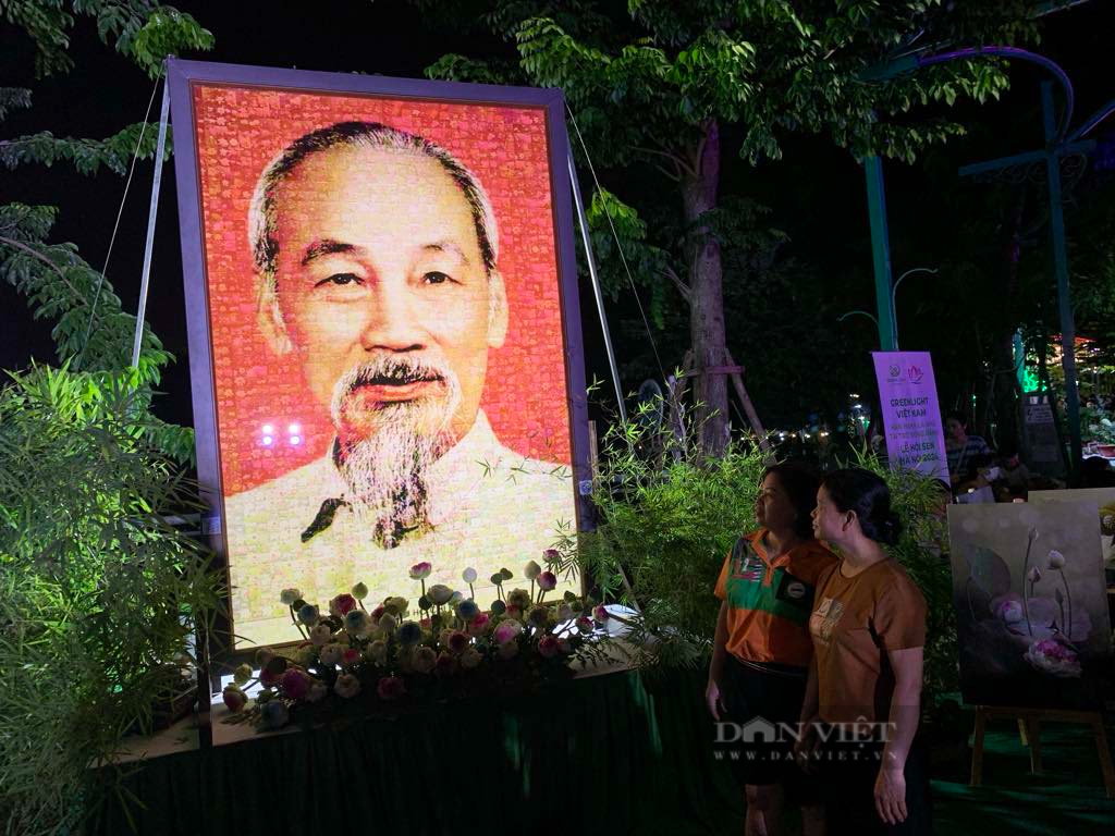 Ấn tượng với bông sen "khổng lồ" tại Lễ hội hoa sen Hà Nội 2024- Ảnh 4.