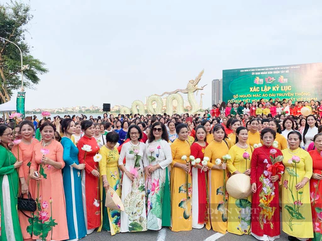 Ấn tượng với bông sen "khổng lồ" tại Lễ hội hoa sen Hà Nội 2024- Ảnh 6.