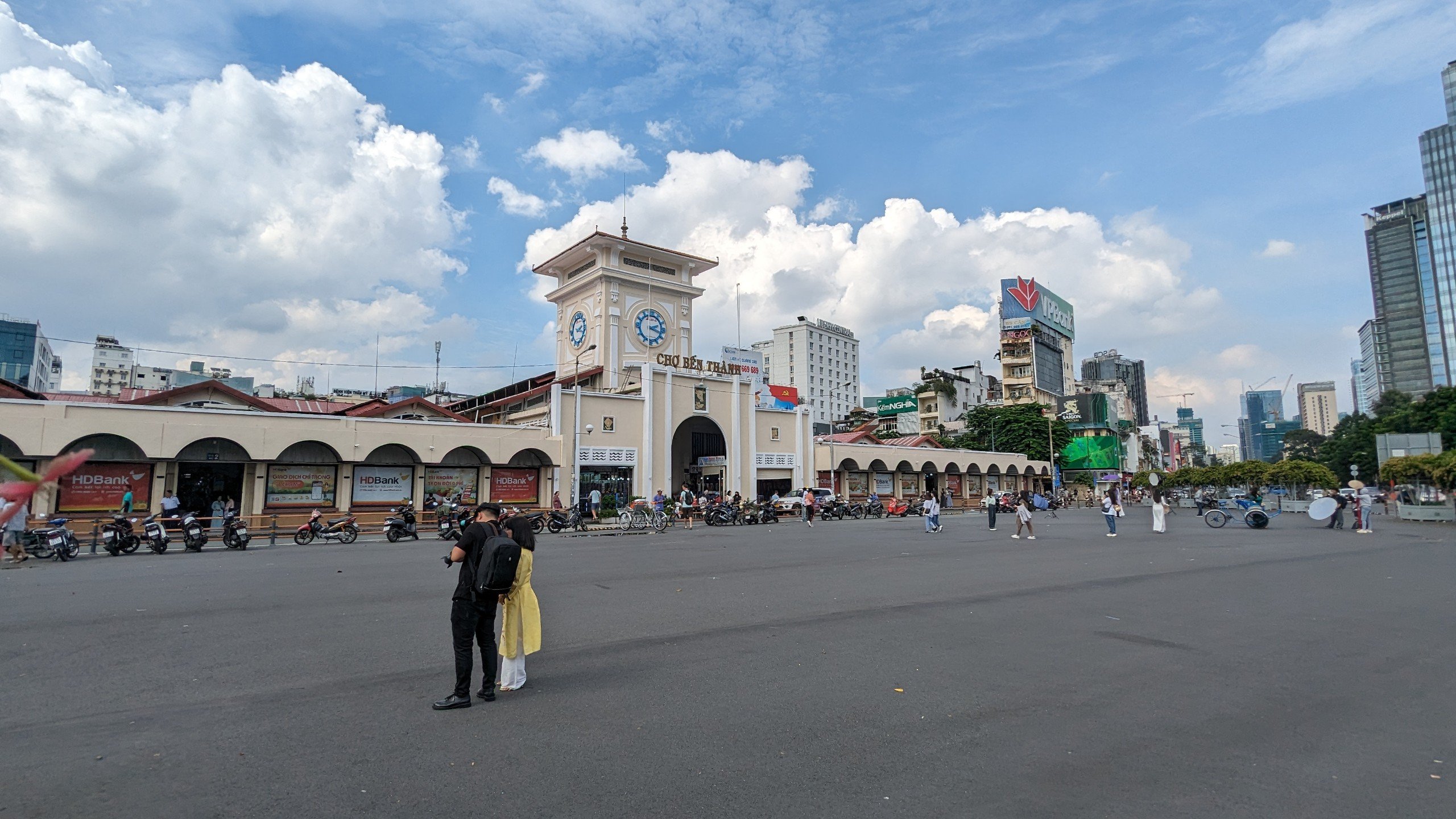 Mong chợ Bến Thành sớm được tu sửa, tiểu thương ngóng ngày chợ khoác áo mới     - Ảnh 8.