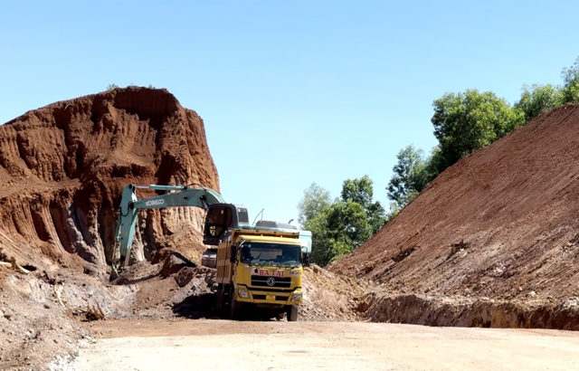 Quảng Ngãi: Huyện “lúng túng” trong giám sát lắp đặt, vận hành trạm cân tại các mỏ đất, cát - Ảnh 6.