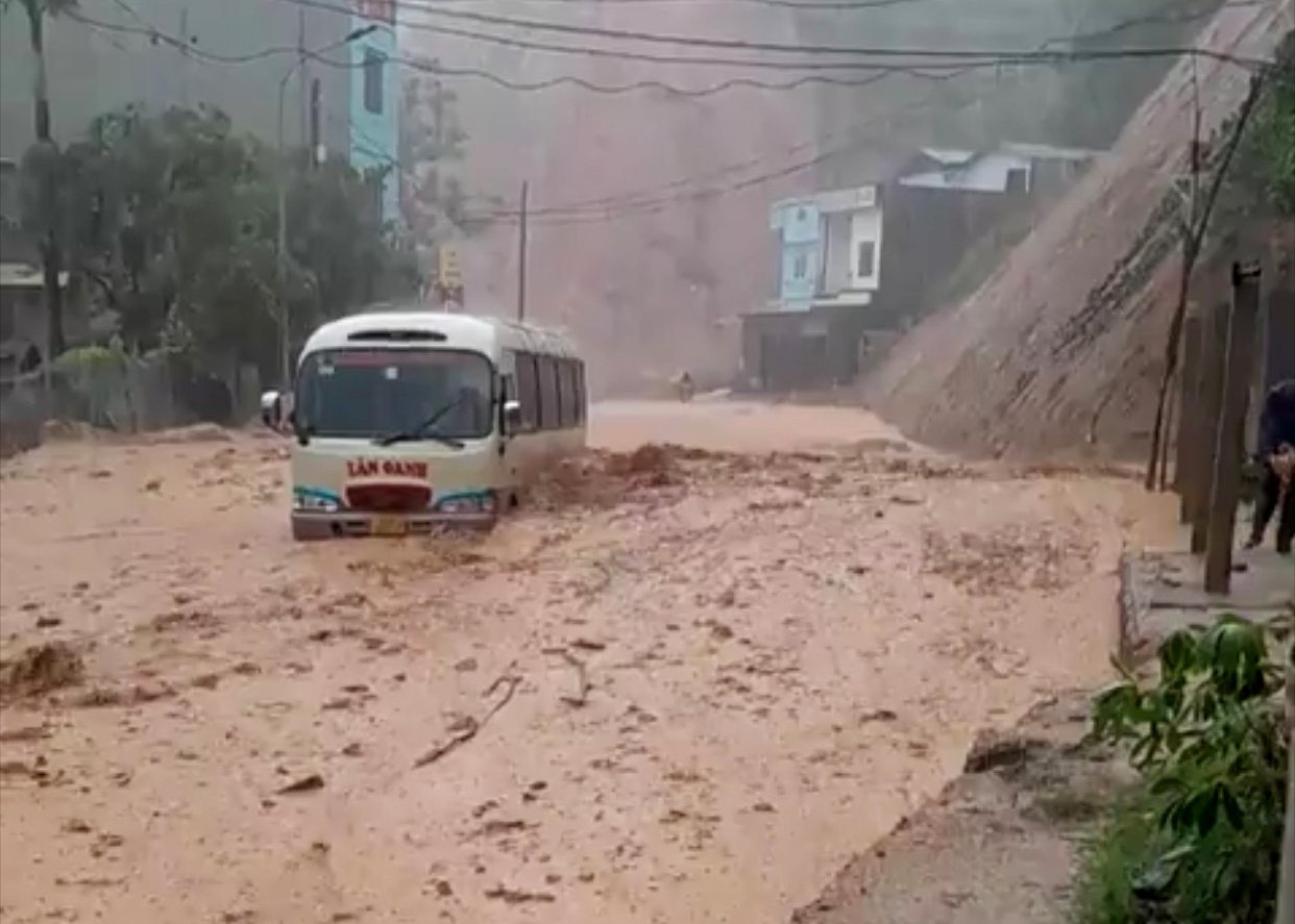NÓNG: Lũ quét, sạt lở đất ở các tỉnh miền núi phía Bắc, nhiều nơi ở Hà Giang cảnh báo rất cao- Ảnh 1.