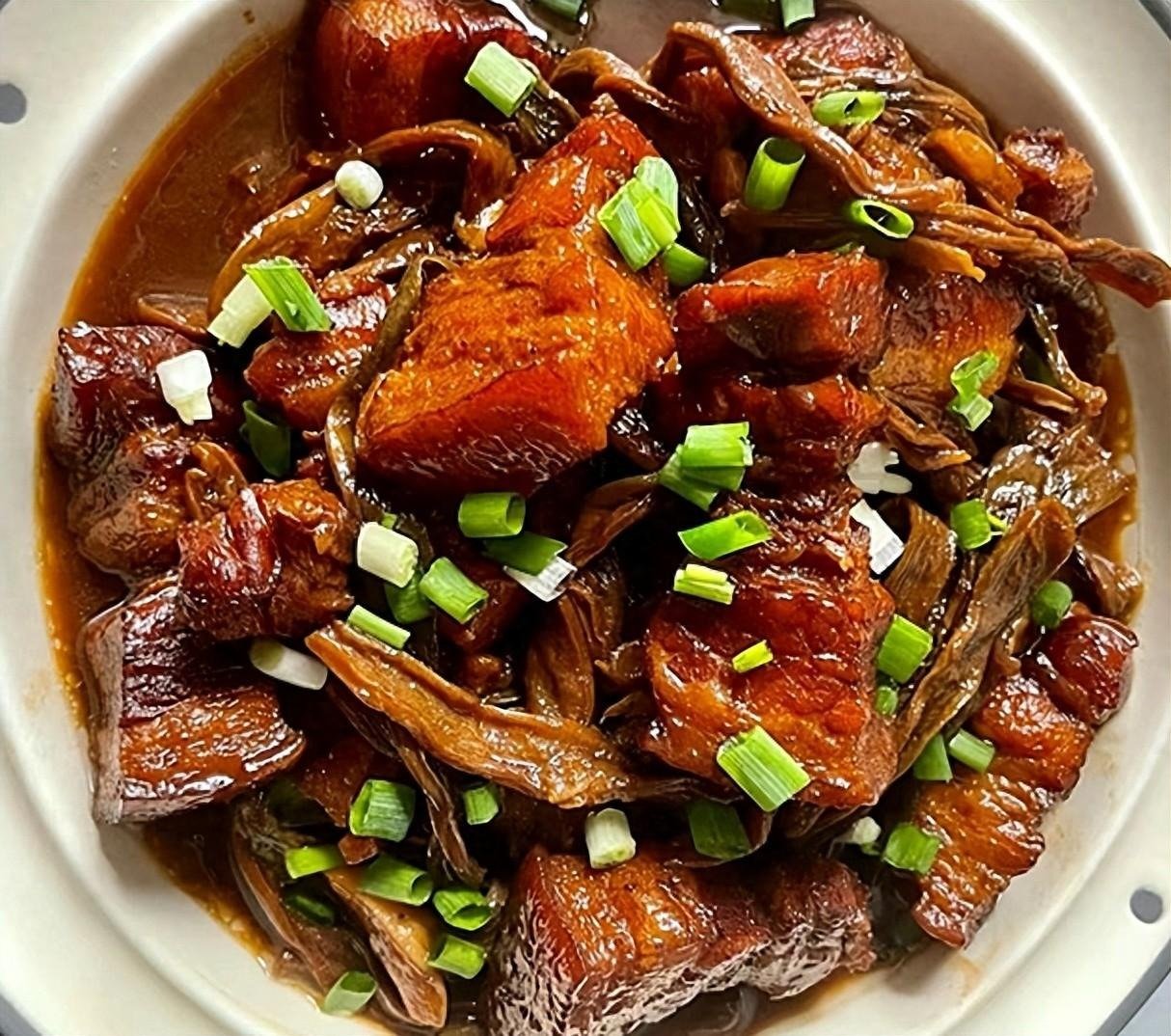 Loại rau siêu dài, ăn nhiều giúp nhuận tràng, hạ huyết áp, mang phơi khô hầm thịt ngon lạ- Ảnh 3.