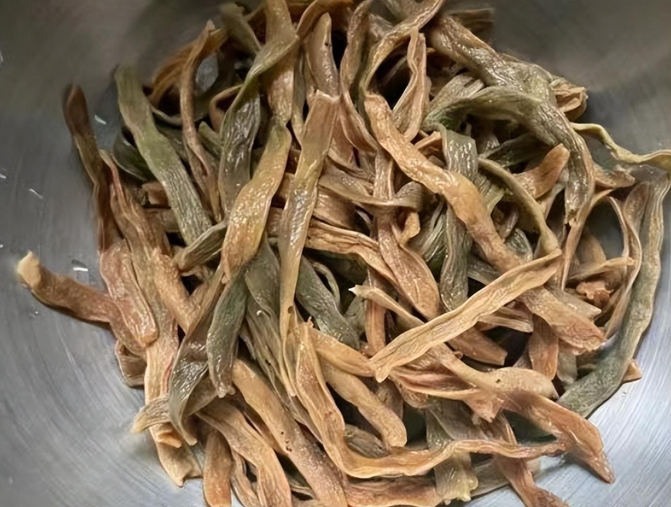 Loại rau siêu dài, ăn nhiều giúp nhuận tràng, hạ huyết áp, mang phơi khô hầm thịt ngon lạ- Ảnh 17.