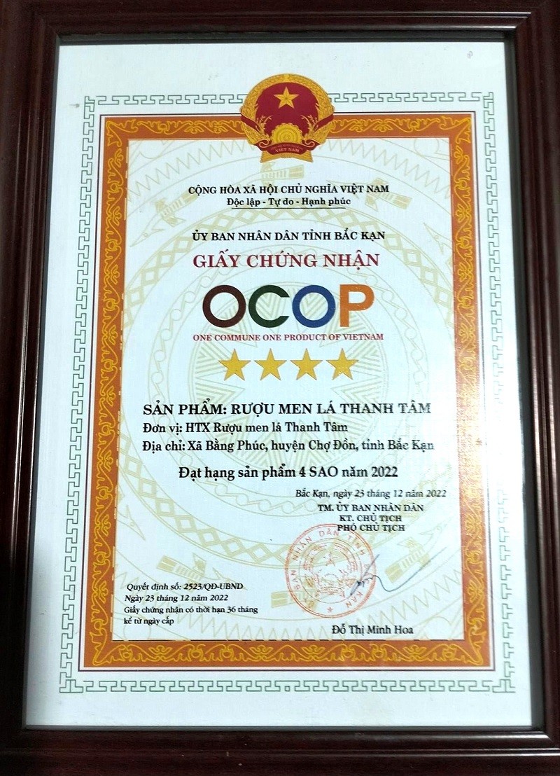 Loại rượu đặc sản đạt OCOP 4 sao ở Bắc Kạn được làm từ 32 vị lá thuốc, vừa ngon vừa tốt cho sức khỏe- Ảnh 2.