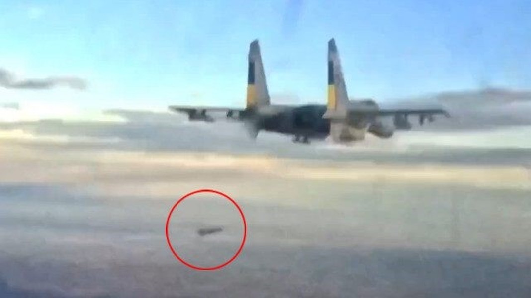 Tiêm kích MiG-29 Ukraine ném bom AASM Hammer theo cách cực kỳ đặc biệt- Ảnh 4.