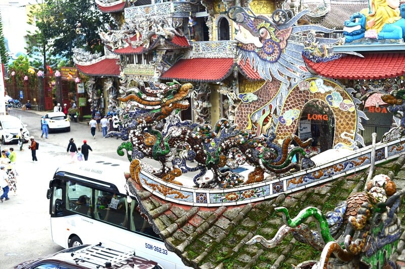 Chùa Linh Phước độc, lạ ở Đà Lạt ấn tượng không chỉ ở cái tên mà còn giữ nhiều kỷ lục nhất Việt Nam- Ảnh 1.