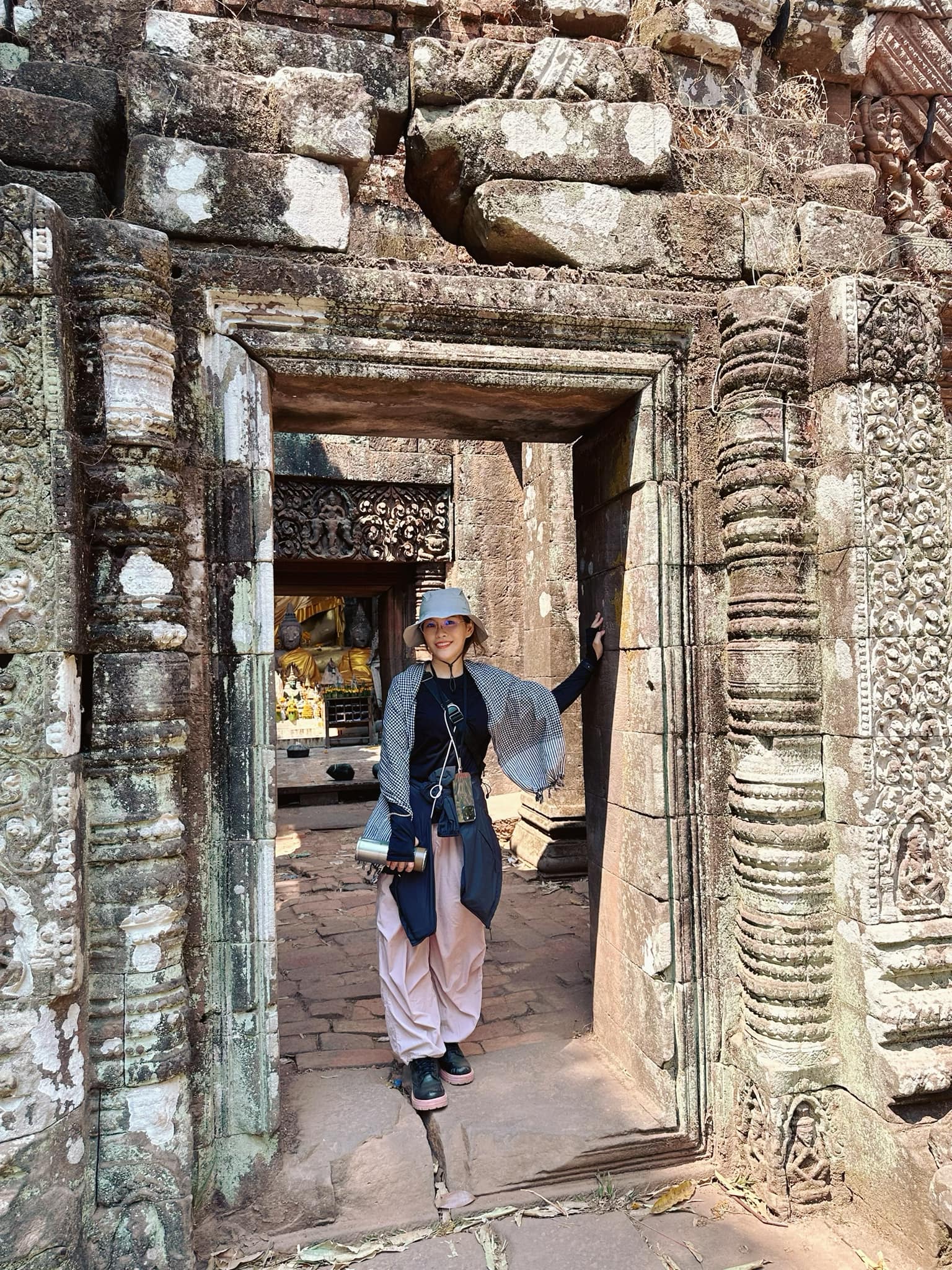 Hành trình xuyên biên giới: Khám phá vẻ đẹp hoang sơ, bình yên đến kỳ lạ- Ảnh 3.