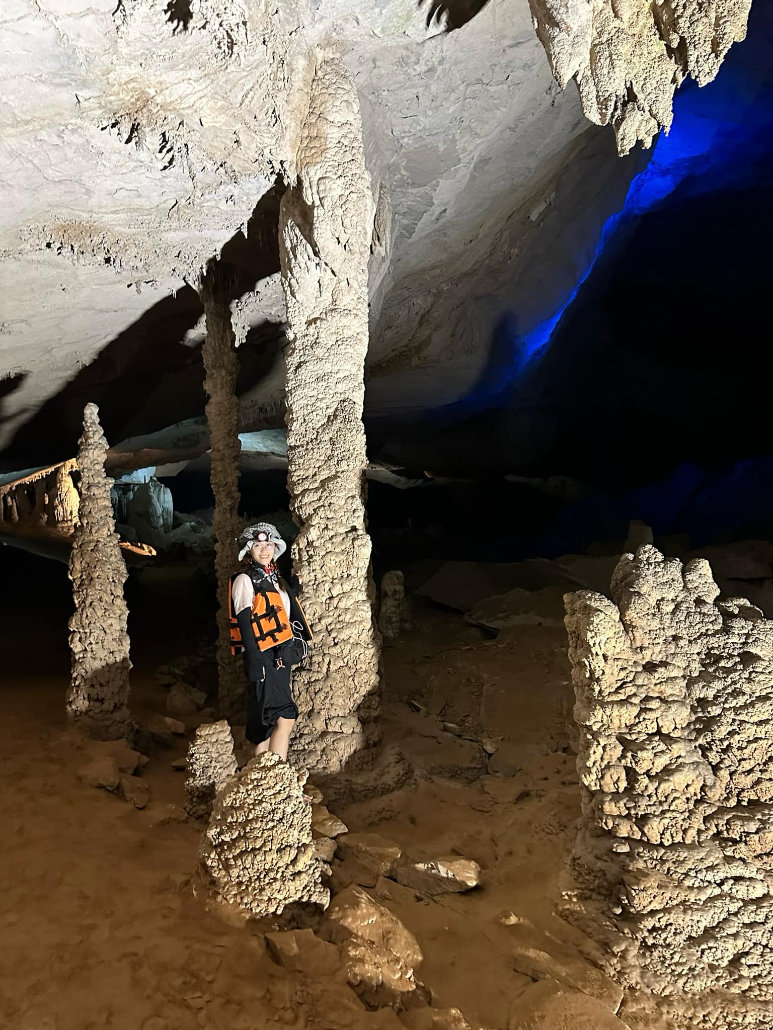 Hành trình xuyên biên giới: Khám phá vẻ đẹp hoang sơ, bình yên đến kỳ lạ- Ảnh 6.