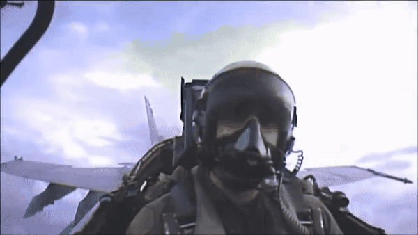 Nữ phi công đầu tiên của Mỹ lái tiêm kích hạm bắn hạ UAV của lực lượng Houthi- Ảnh 10.