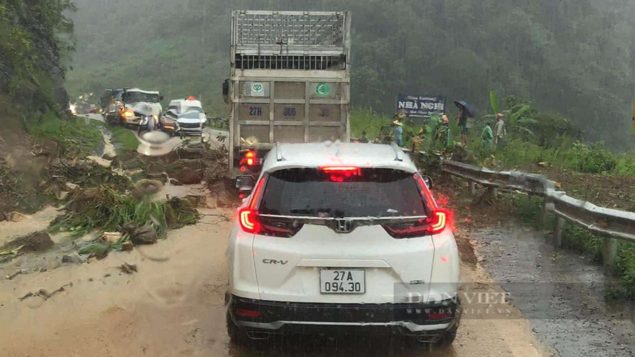 Huyện Vân Hồ (Sơn La) mưa lớn do ảnh hưởng bão số 2, giao thông tiềm ẩn nhiều nguy hiểm- Ảnh 2.