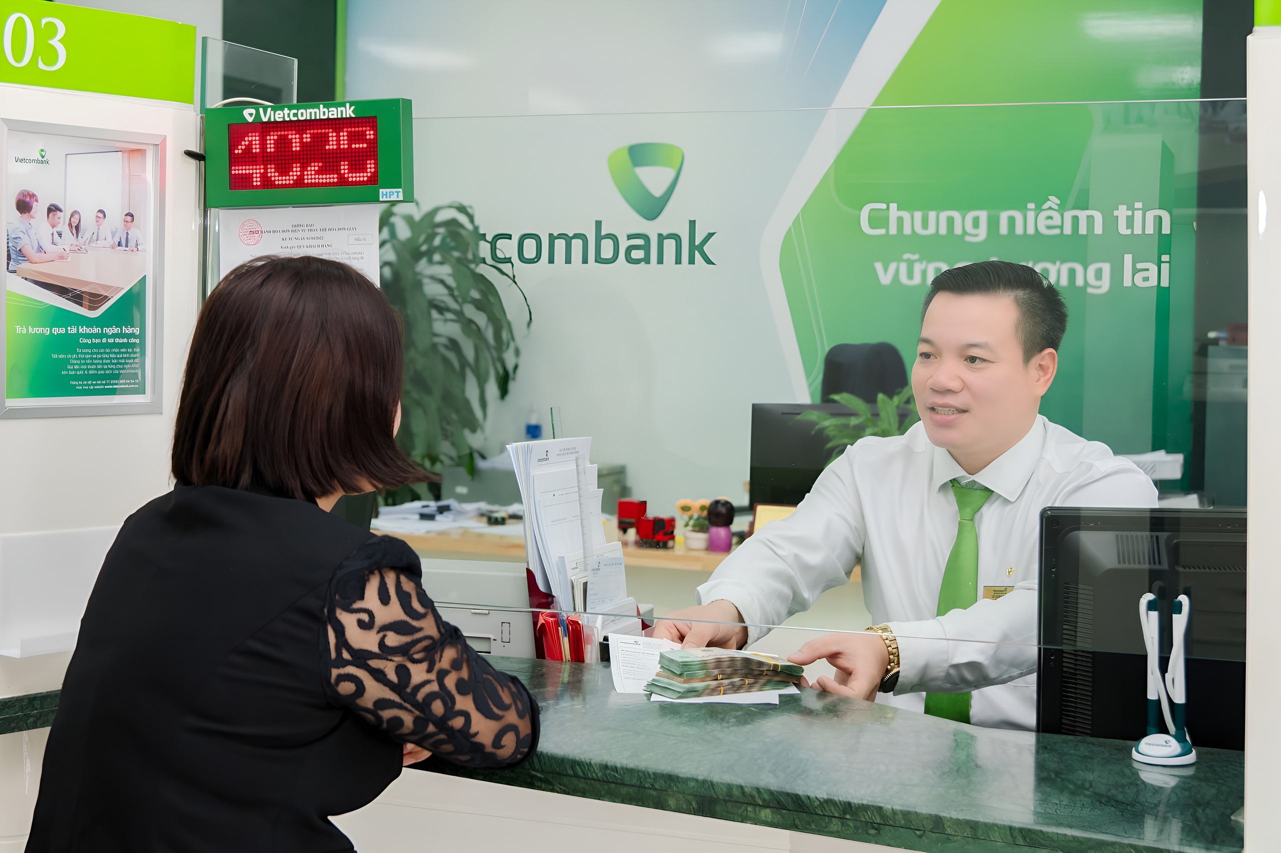 Gương sáng tại PGD Như Quỳnh – Vietcombank Hưng Yên: “Gian nan” thuyết phục khách hàng trước cạm bẫy lừa đảo- Ảnh 1.