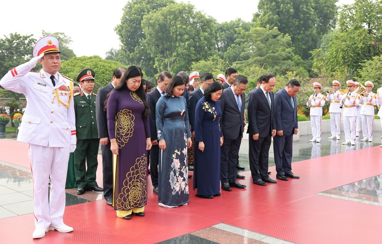 Lãnh đạo Đảng, Nhà nước viếng Chủ tịch Hồ Chí Minh và các Anh hùng liệt sĩ- Ảnh 11.