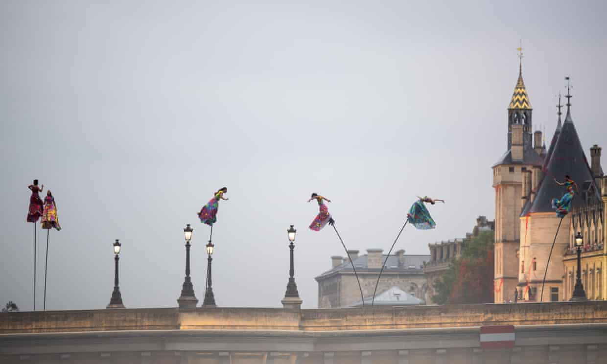 Paris rực rỡ khai màn Olympic: Bữa tiệc nghệ thuật ven sông Seine đầy màu sắc- Ảnh 1.