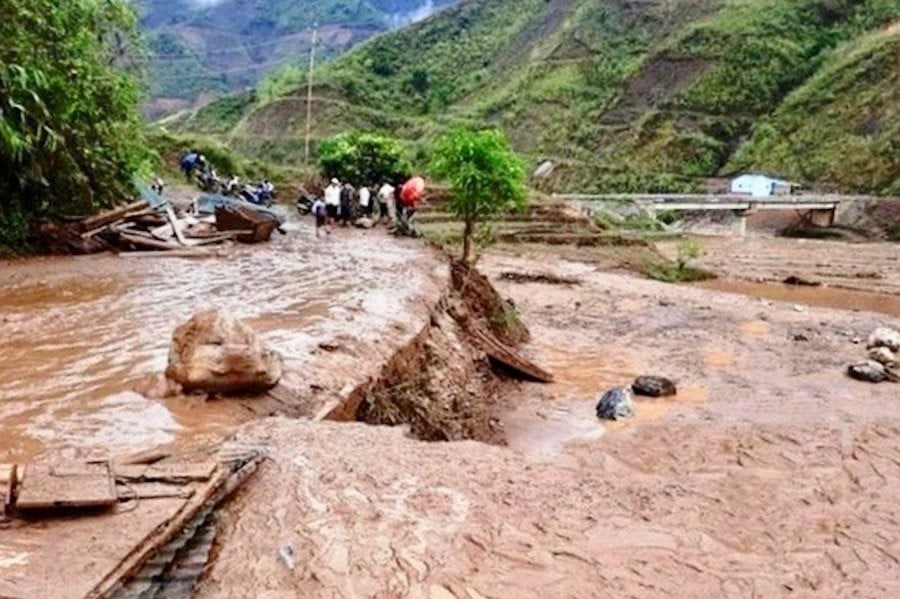 NÓNG: Từ mai (28/7), Bắc Bộ đón mưa lớn, đề phòng ngập úng, lũ quét, sạt lở - Ảnh 1.