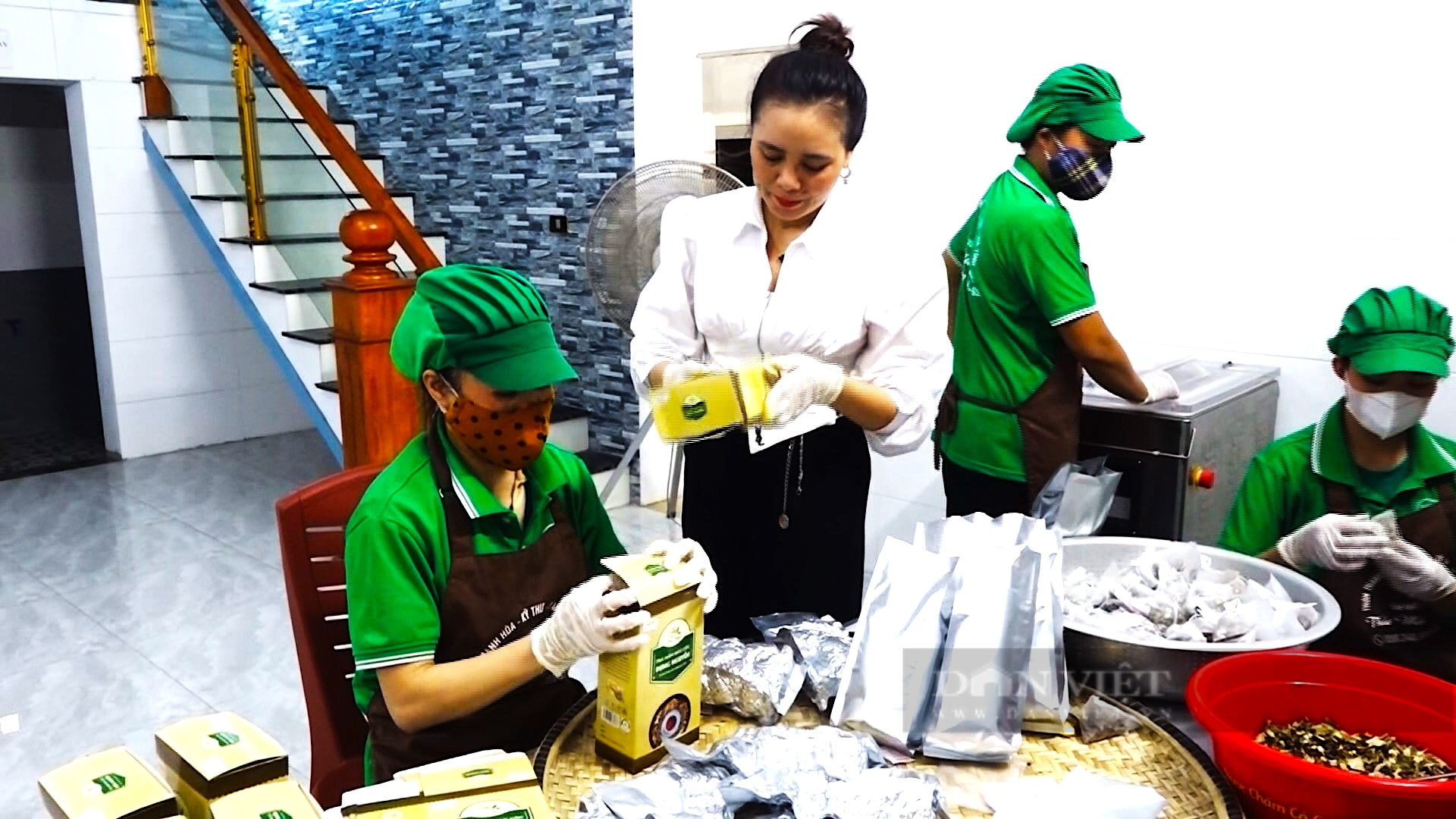 Từ cây dại, cỏ dại mọc khắp bờ bụi, cô gái 8X Hà Tĩnh “biến” thành thứ gì mà đạt OCOP 3 sao?- Ảnh 5.