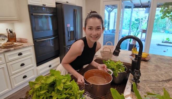 "'Em gái Tăng Thanh Hà" sang Mỹ sống, khoe không gian xanh mát- Ảnh 8.