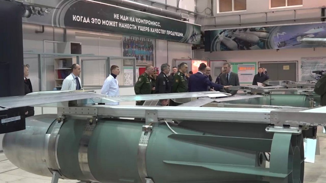 Chuyên gia Mỹ "mách nước" Ukraine cách chống lại bom lượn Nga- Ảnh 4.