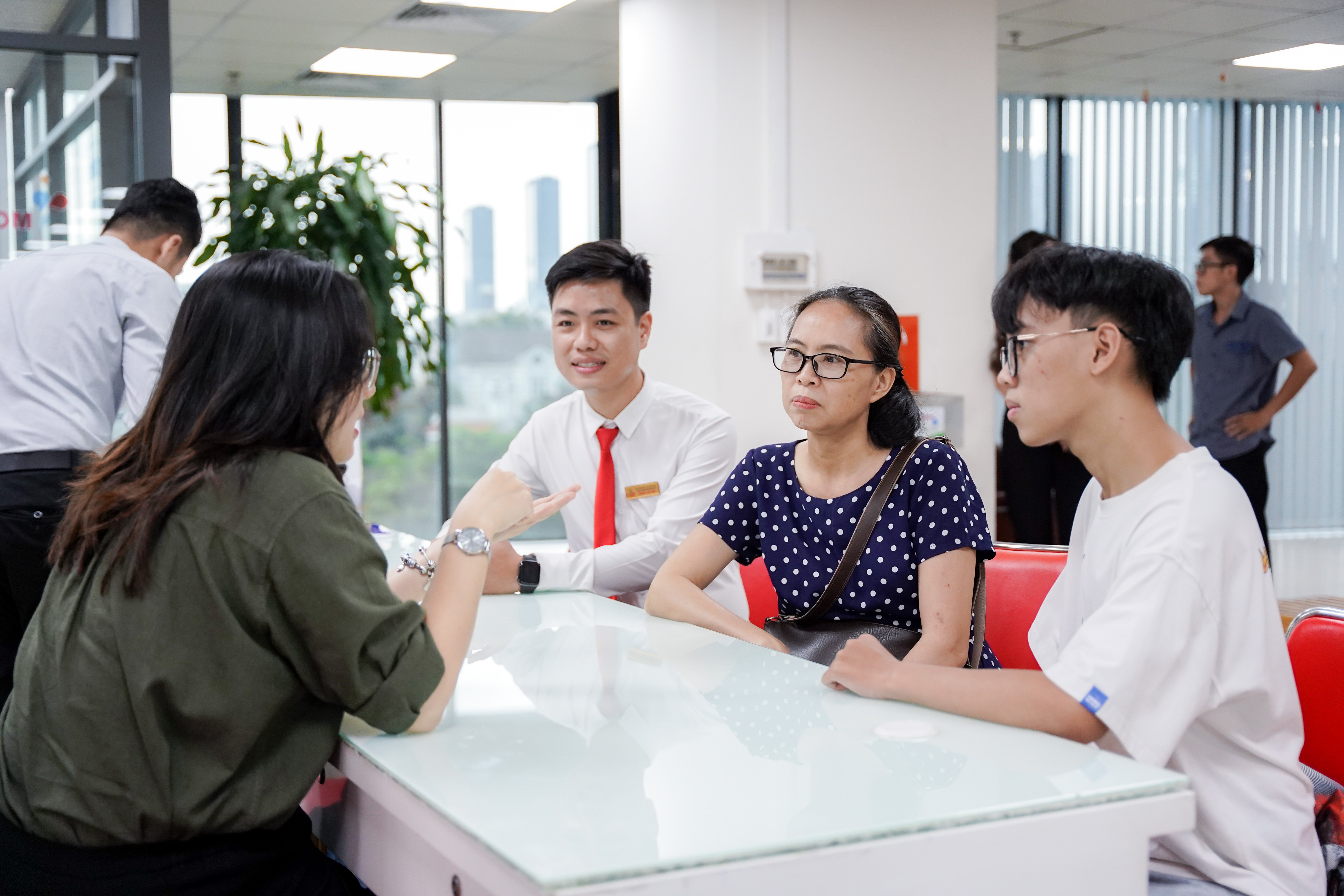 Thí sinh phải đạt 900, trên 1.000 điểm thi ĐGNL mới trúng tuyển các ngành học này- Ảnh 2.