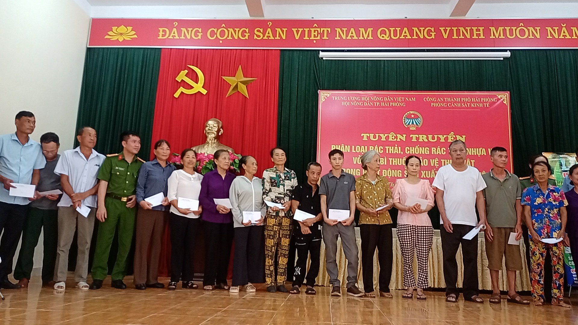 Hội Nông dân Hải Phòng: Phối hợp với Công an thành phố tổ chức tuyên truyền về rác thải nhựa- Ảnh 5.