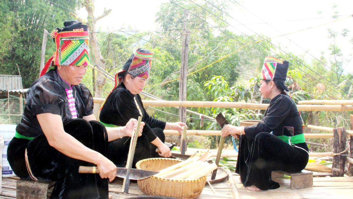 Nét đẹp văn hóa của đồng bào dân tộc La Ha- Ảnh 2.