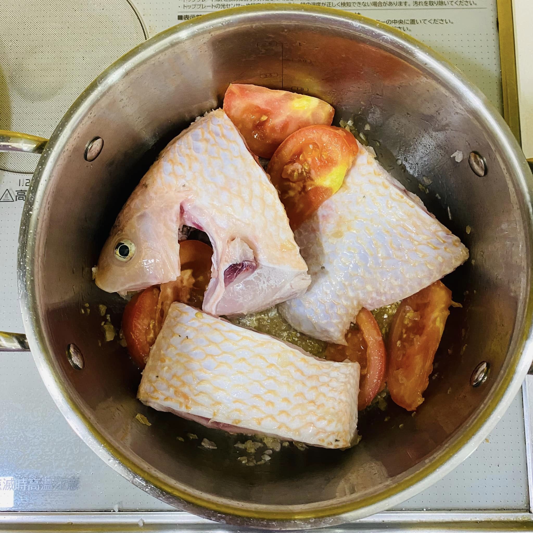 Loại cá chứa nhiều selen, giúp giảm cholesterol, ngăn ngừa viêm cơ tim, đem nấu canh chua cực ngon- Ảnh 5.