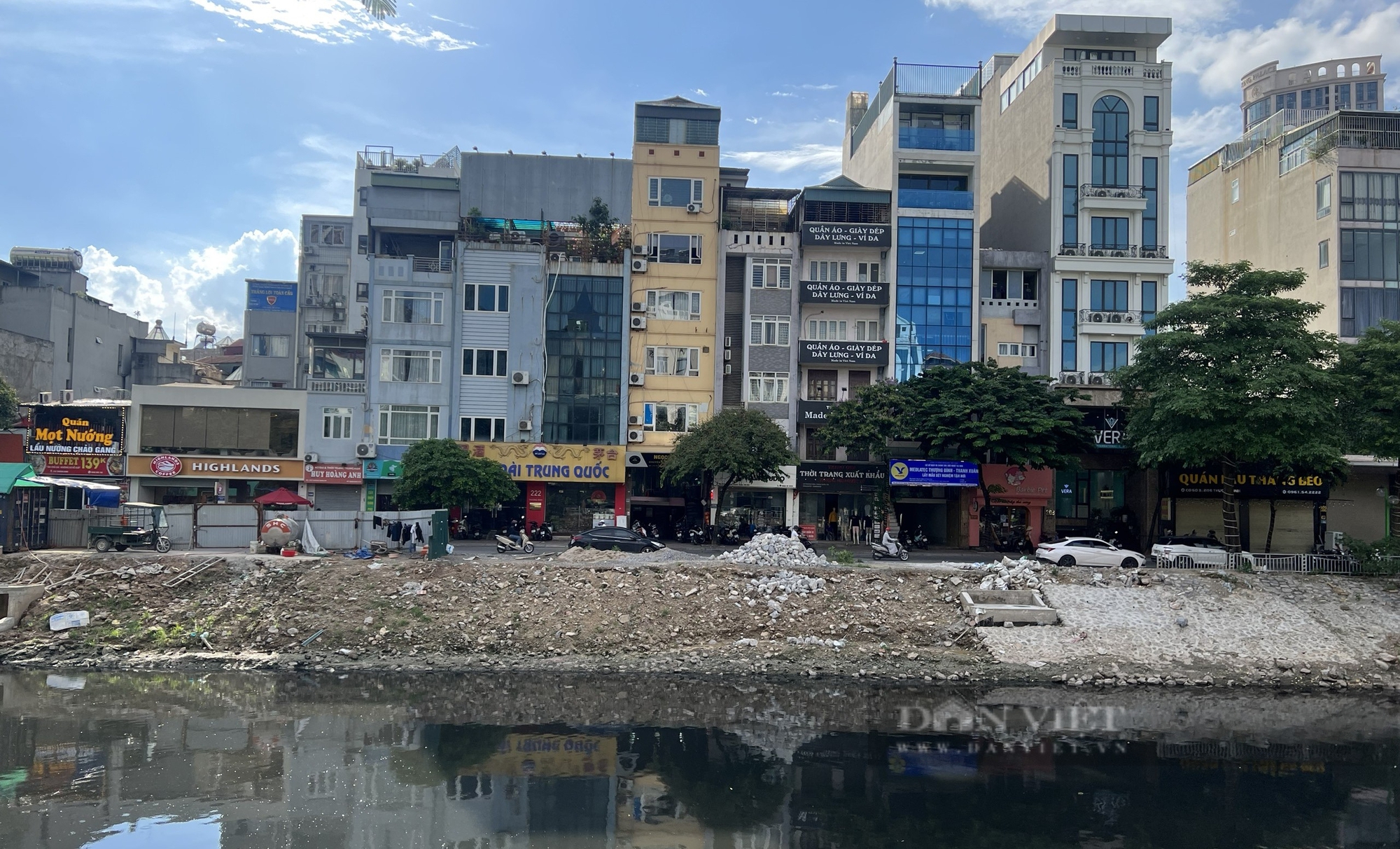 Hà Nội: Loạt lan can gãy, đổ ven sông và muôn cách gia cố tạm- Ảnh 8.
