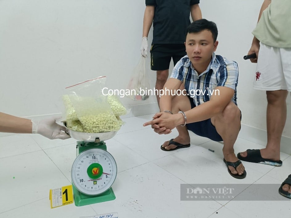 Bình Phước đánh sập 2 đường dây ma túy trong một ngày, thu giữ 13kg ma túy- Ảnh 2.