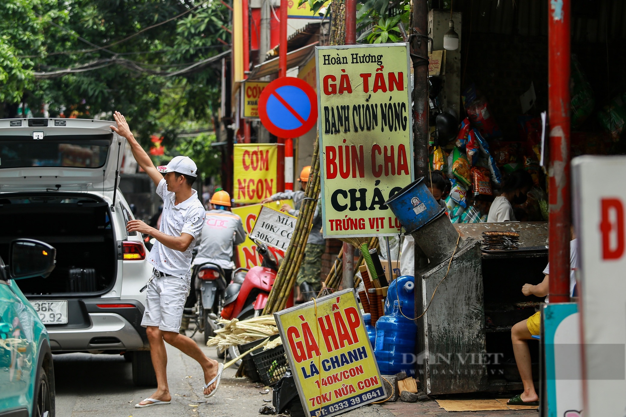 Ảnh ấn tượng tuần: Nhà xe kê ghế giữa đường đón khách và cái nắng như đổ lửa- Ảnh 9.