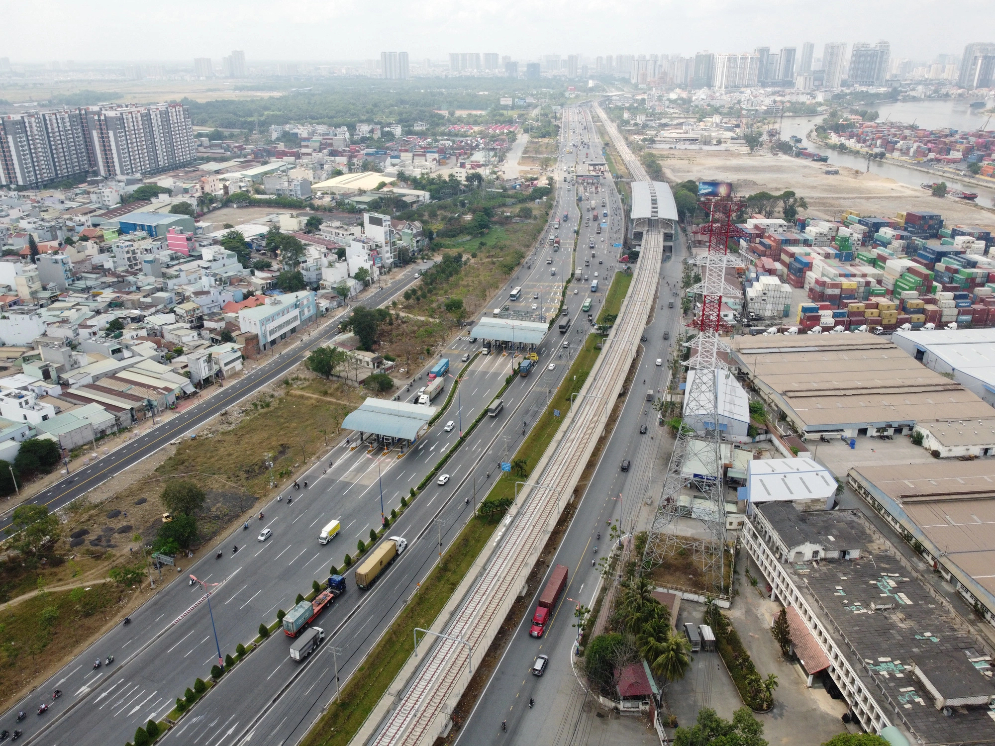 TP.HCM chỉ đạo đẩy nhanh tiến độ các dự án đầu tư công- Ảnh 1.