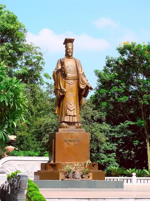 Vị vua có nhiều hoàng hậu nhất sử Việt: Vừa sinh ra lòng bàn tay đã có 4 chữ đỏ- Ảnh 1.