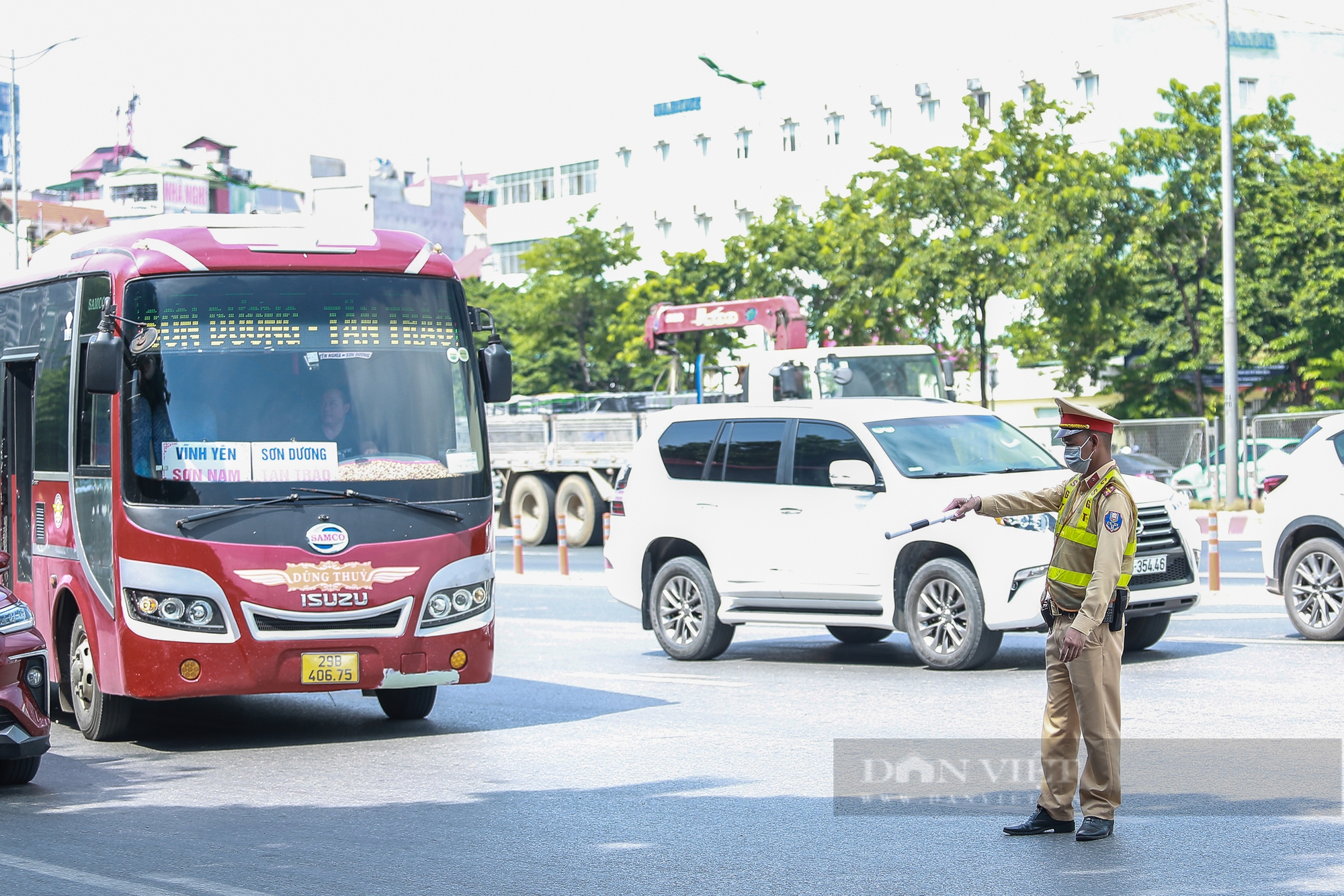 Chạy xe khách rùa bò bị CSGT xử phạt, tài xế nói vì miếng cơm manh áo- Ảnh 5.