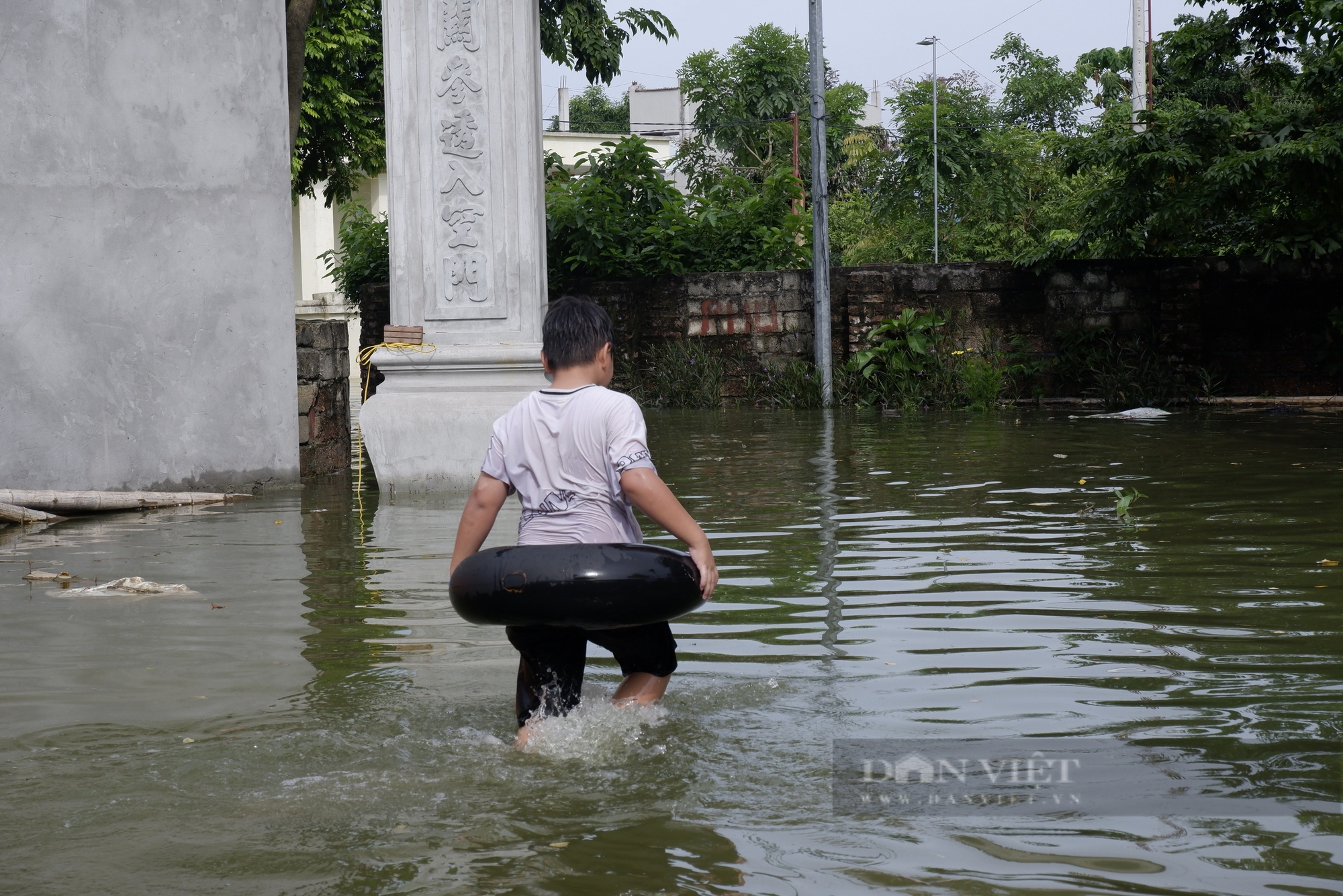 Rốn lũ Chương Mỹ: Người Hà Nội khốn khổ vì thiếu điện và nước sạch, hiểm nguy luôn rình rập- Ảnh 6.