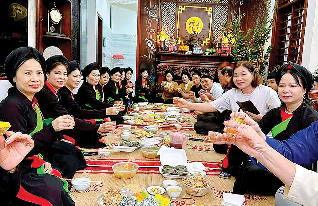 Đây là làng cổ nổi tiếng Bắc Ninh, dân tình đến nghe quan họ, xem cái nhà hát hoành tráng hiếm thấy - Ảnh 2.