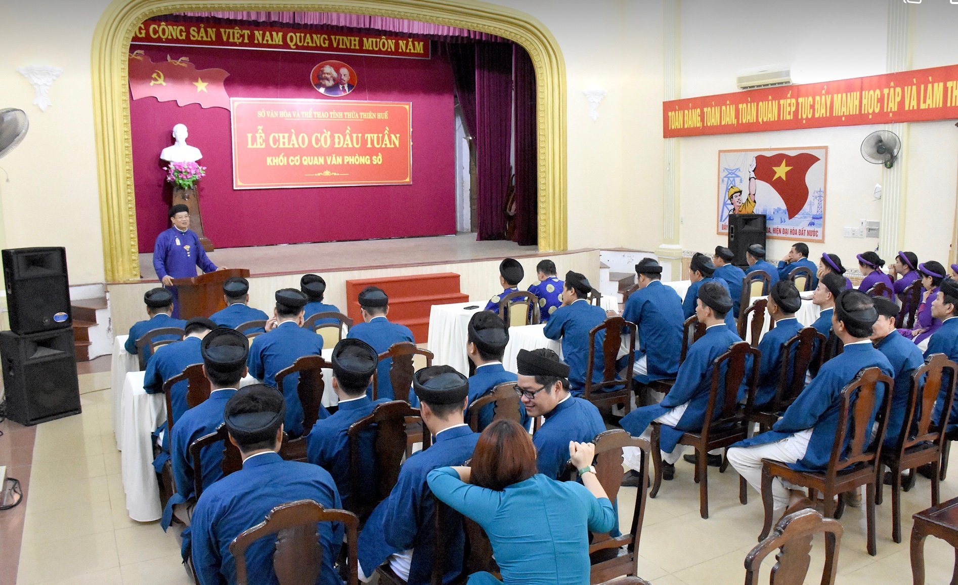 Tri thức may, mặc áo dài Huế trở thành di sản văn hóa phi vật thể: "Lần đầu tiên áo dài có "danh phận"?- Ảnh 2.