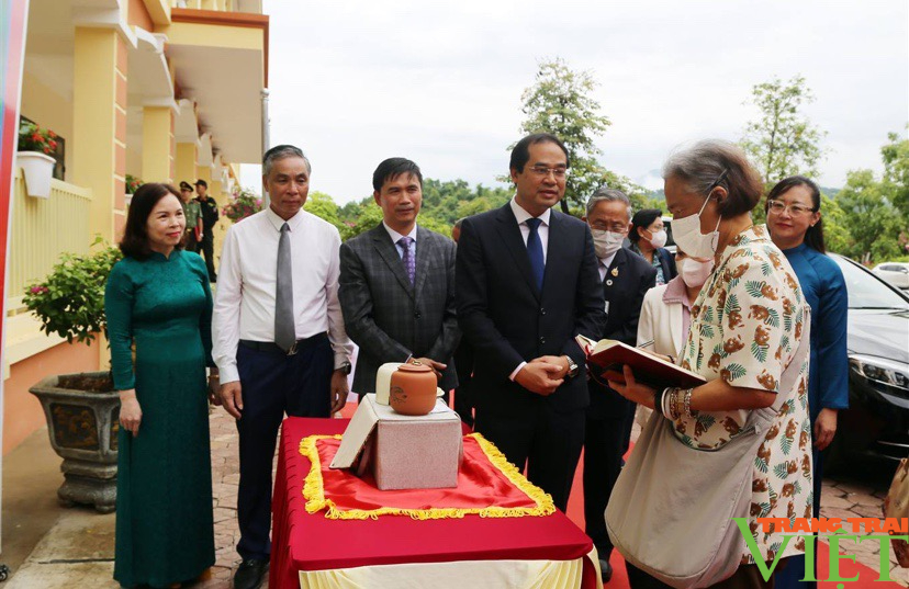 Công chúa Thái Lan Maha Chakri Sirindhorn thăm Trường Tiểu học Nam Cường, thành phố Lào Cai - Ảnh 2.