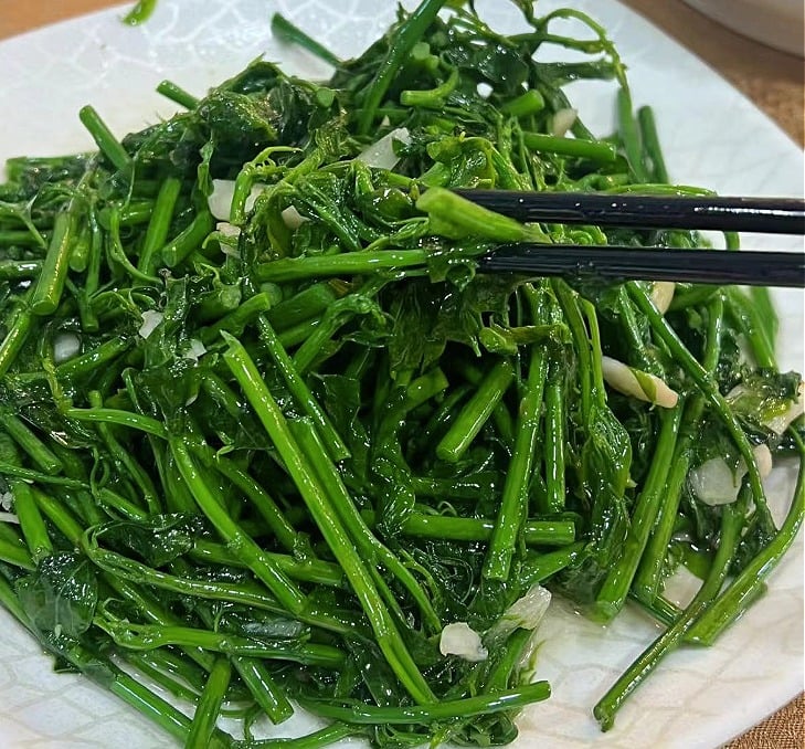 Loại rau có kali gấp 3 lần dưa chuột, thanh nhiệt, cải thiện giấc ngủ, ngừa loãng xương, xào tỏi cực thơm - Ảnh 4.