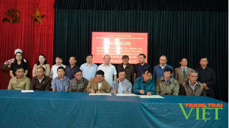 Dòng họ Sùng ở Sìn Hồ, Lai Châu ký cam kết xóa bỏ hủ tục - Ảnh 2.
