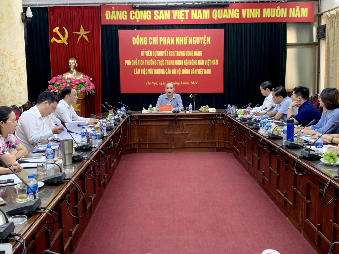 Phó Chủ tịch Thường trực Trung ương Hội Nông dân Việt Nam Phan Như Nguyện làm việc với Trường Cán bộ Hội NDVN - Ảnh 1.