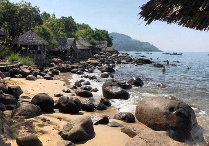 Nghỉ lễ 2/9: Hãy xách ba lô lên và đi đến những nơi đầy thơ mộng, đẹp kỹ vĩ, hoang sơ này - Ảnh 8.