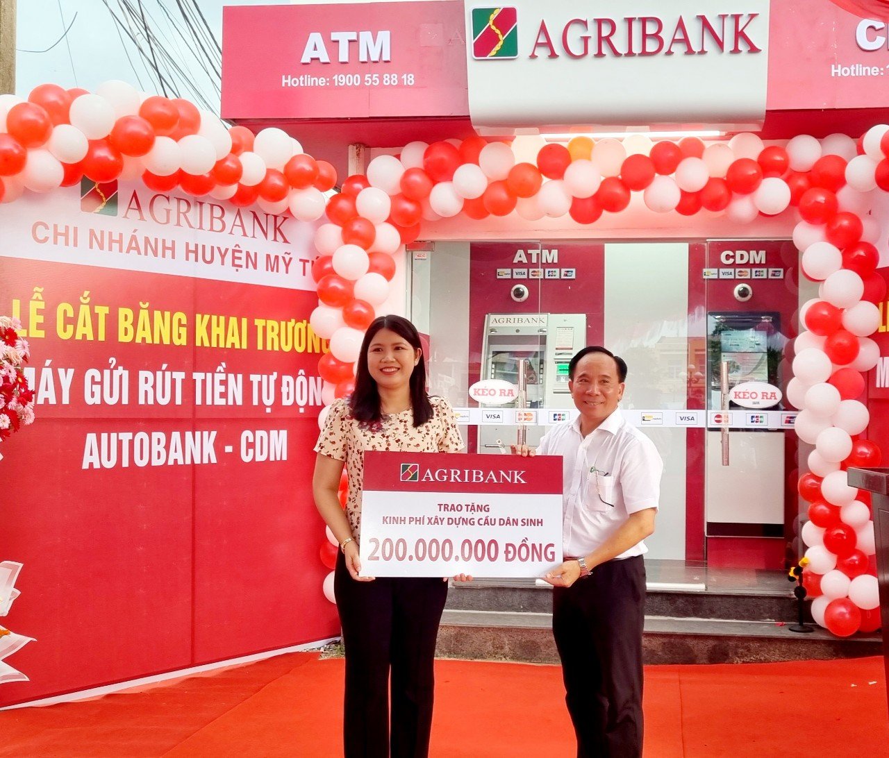 Agribank CN tỉnh Sóc Trăng khai trương máy gửi rút tiền tự động AutoBank CDM thứ 6 tại huyện Mỹ Tú- Ảnh 3.