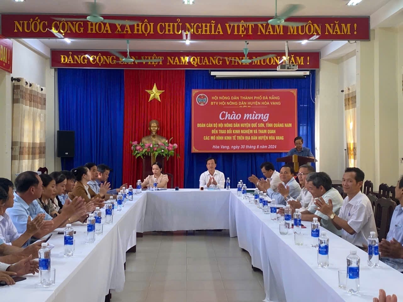 Đà Nẵng: Hội Nông dân huyện Hòa Vang tiếp đón Hội Nông dân Quế Sơn đến tham quan, trao đổi kinh nghiệm - Ảnh 1.