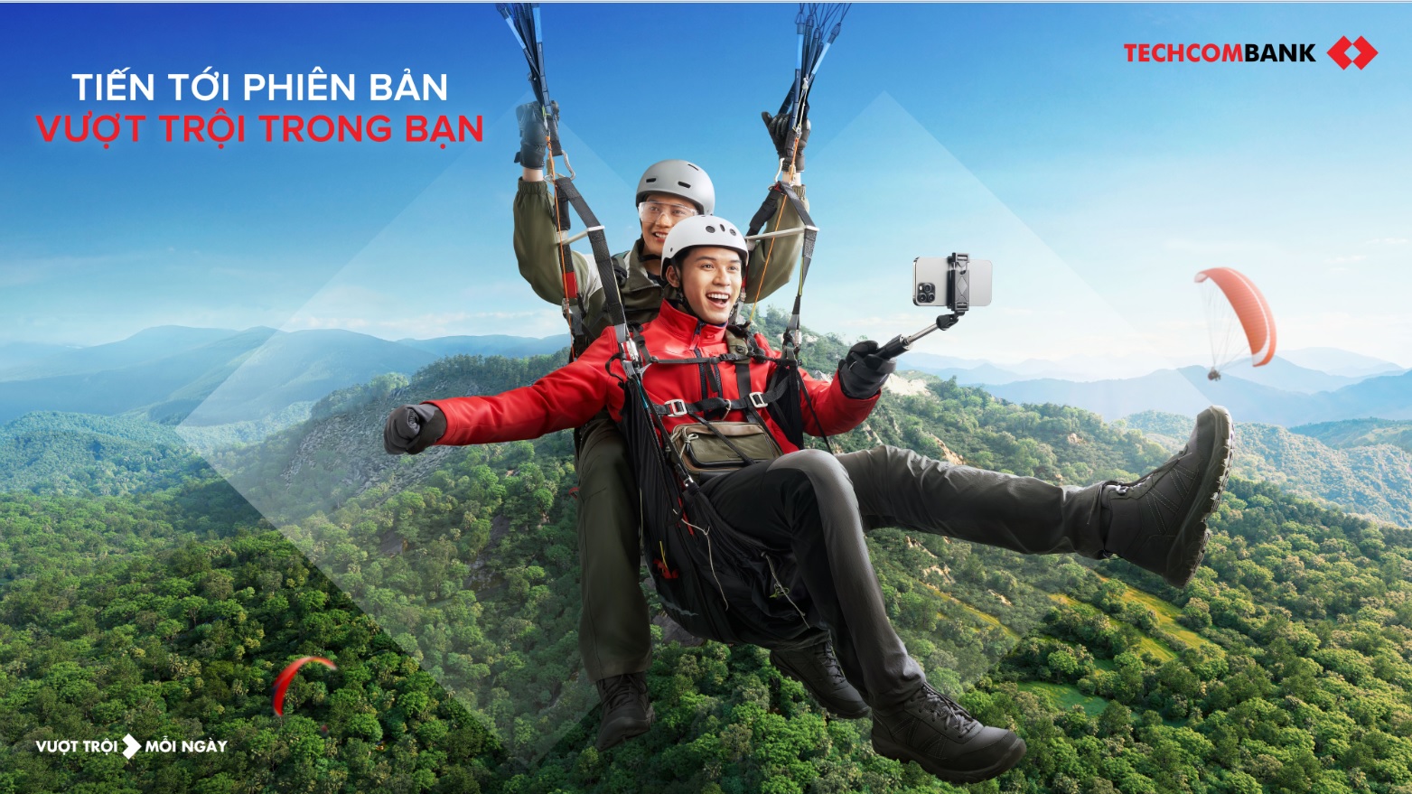 Techcombank lan tỏa tích cực thông điệp "tiến tới phiên bản vượt trội trong bạn" - Ảnh 2. Techcombank lan tỏa tích cực thông điệp "tiến tới phiên bản vượt trội trong bạn" - Ảnh 2.