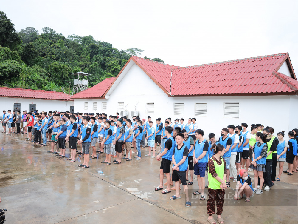 Kịch tính 4 giờ đột kích phá án tại sào huyệt trong đặc khu Tam Giác Vàng, bắt giữ 155 đối tượng- Ảnh 3.