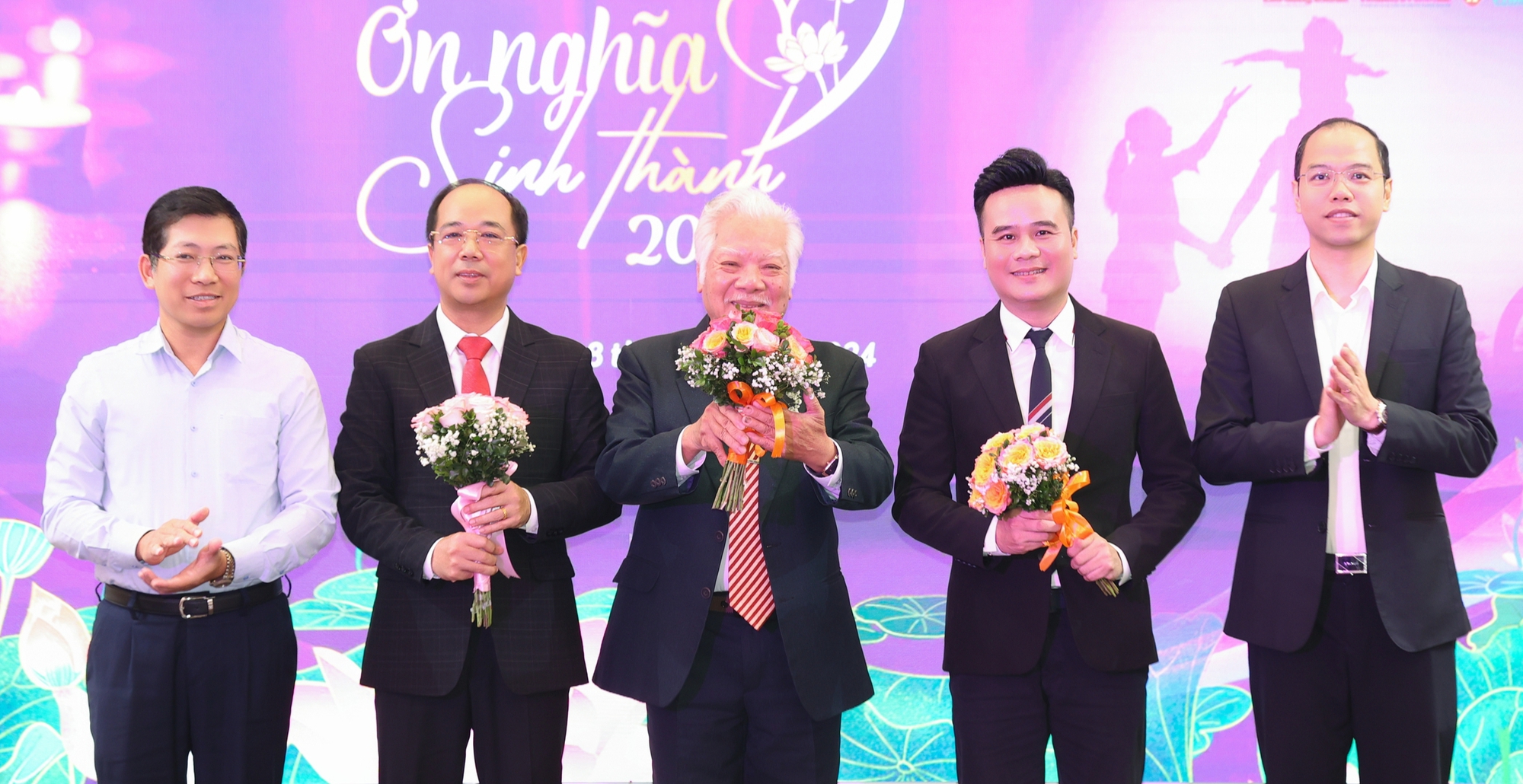 Nghệ sĩ Nhân dân Lê Chức: Tôi là người duy nhất trong 10 anh chị em được bú sữa trực tiếp từ mẹ- Ảnh 2.
