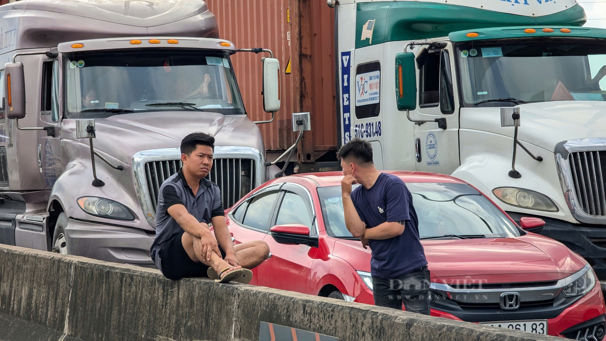 Tai nạn giữa 8 phương tiện trên cầu Phú Mỹ khiến nhiều phương tiện bốc cháy, tài xế nói mất thắng - Ảnh 6.