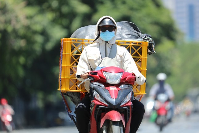HOT: Nắng nóng ở miền Bắc lên đến 40 độ C trong 3 ngày nữa trước khi bước vào đợt mưa lớn kéo dài - Ảnh 1.